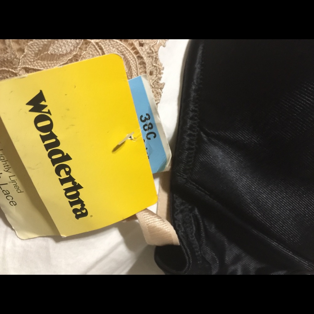 Wonder Bras - Picture 5 of 5